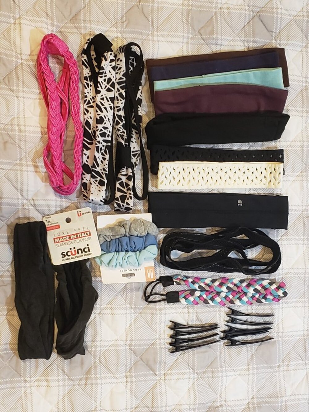 Over 20 pcs of Scunci hair ties, clips and bands.